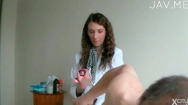 按摩师雅辛塔将工作与乐趣结合，和伙伴做爱