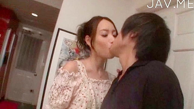 狂野巨乳美女如专业人士般疯狂做爱，肆意骑乘激情四射
