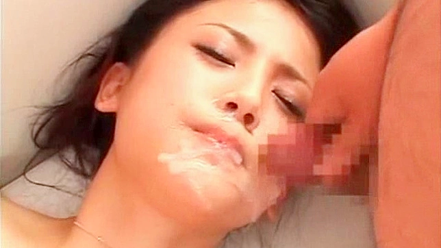 美女骑乘湿滑阴唇达到高潮震颤体验