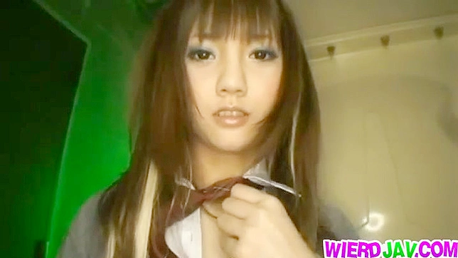 女学生吞下粗壮多毛的大屌