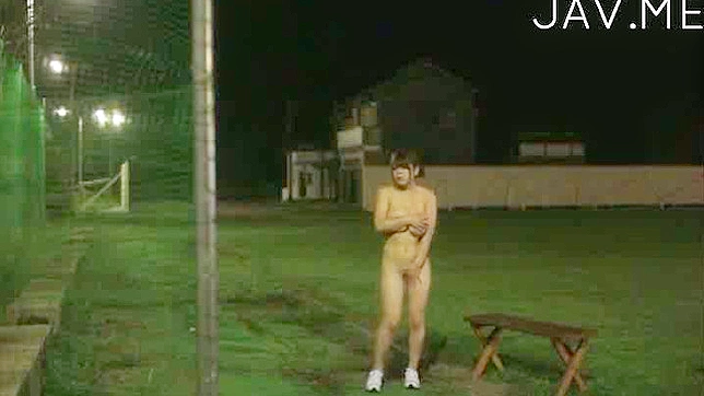 迷人的日本美少女用巨乳进行口交服务