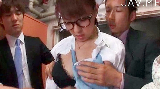 渴望的小胸日本少女被狗交式强烈操逼