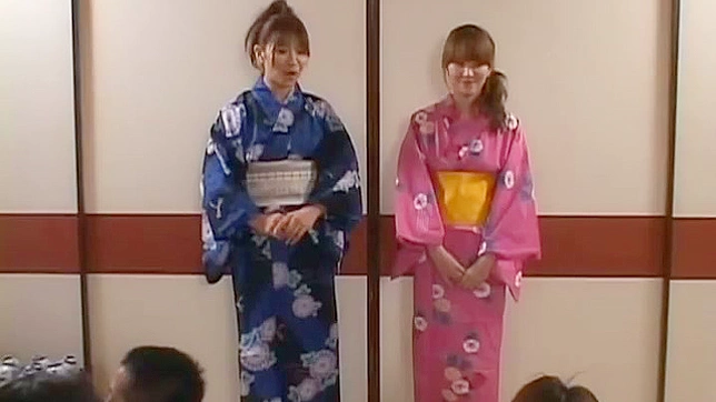 迷人的亚洲美女Miku Ohashi用玩具刺激自己的私处