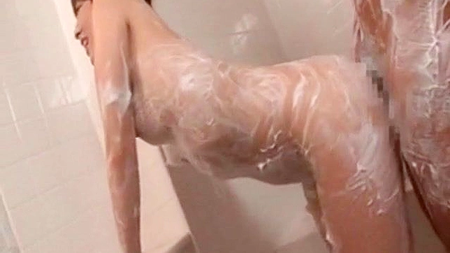 优雅日本美女跪地献上深度口爱