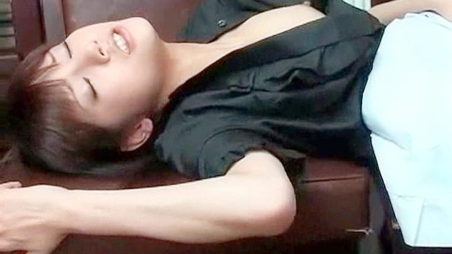 业余日本美女带来爆炸性的口交快感体验