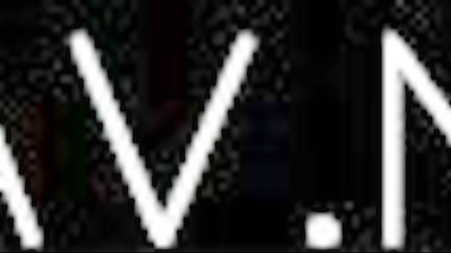 亚洲小妞为两个饥饿和饥渴的家伙服务