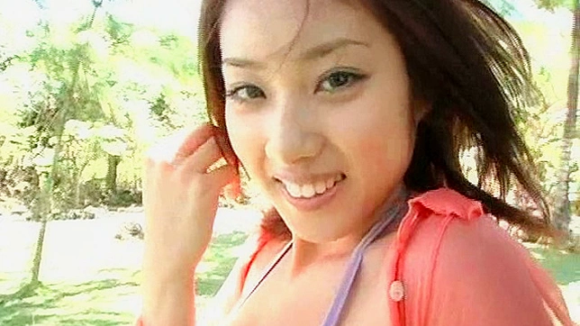 亚洲妹子渴望分享她丰满的胸部和私处
