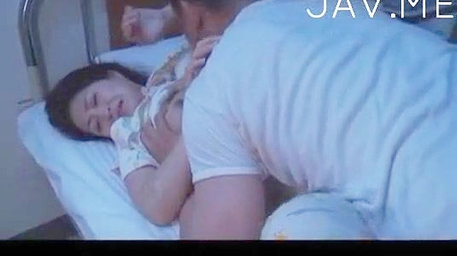 日本病人在医院被宠爱的阴部猛烈侵犯