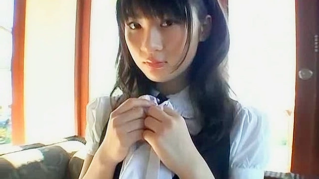 温顺的亚洲妹子享受给予狂野口爱快感