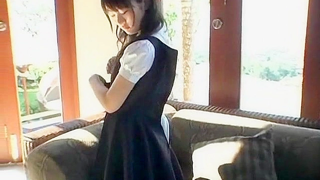 温顺的亚洲妹子享受给予狂野口爱快感