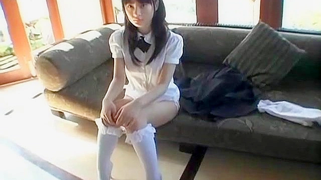 温顺的亚洲妹子享受给予狂野口爱快感