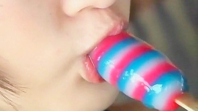 性感亚裔女郎穿内衣，欲望满满被挑逗得春心荡漾
