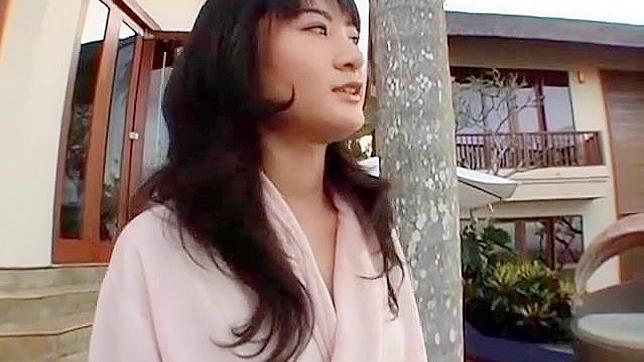 性感亚裔女郎穿内衣，欲望满满被挑逗得春心荡漾