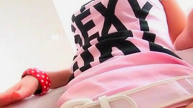 迷人亚洲美女拥有紧致的爱穴可分享