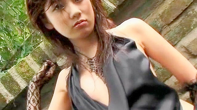 渴望的亚洲美人急切寻求激烈的欢愉体验