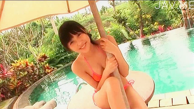 可爱日本妹穿性感裙下需狂野爱抚