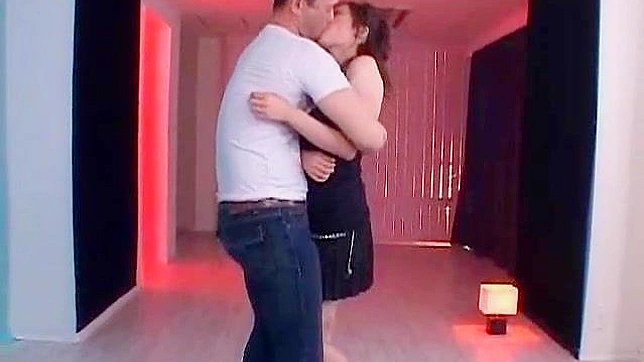 亚洲妹子爱在口交后让男友射一脸