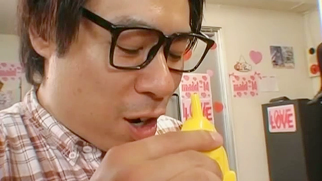 被吊起的女佣们得到刺激和满足