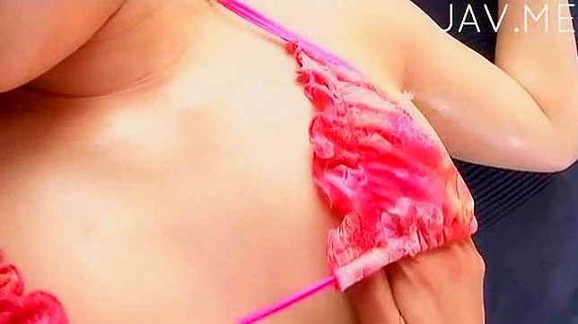 迷人的亚洲美胸带来欲望愉悦体验