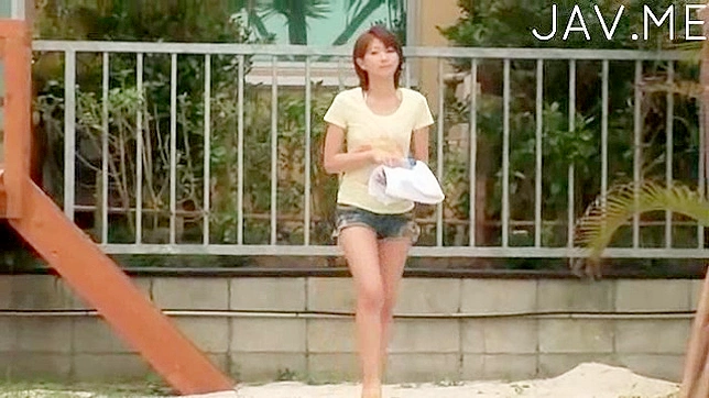 迷人的亚洲美女渴望得到激烈的硬核性爱