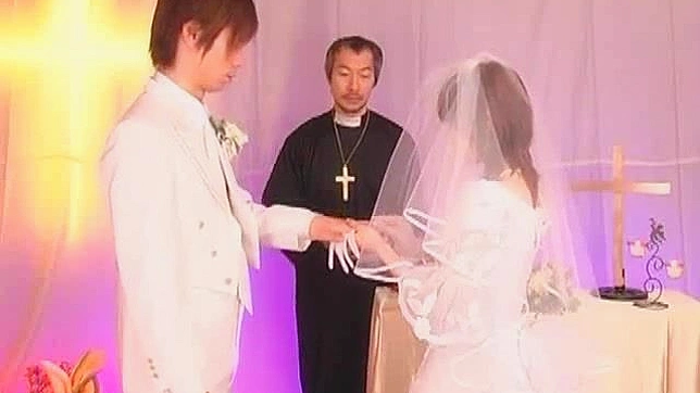 迷人的业余亚洲新娘在新婚之夜被疯狂做爱