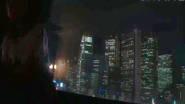 可爱业余的亚洲女孩享受疯狂的手指刺激阴部