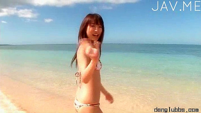 甜美日系宝贝展示她迷人的身体