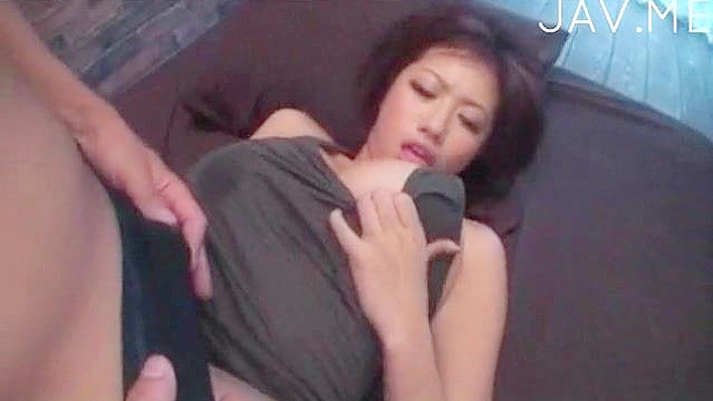 Sampling Amateur Asian Chick’s Hairy Pussy For Fun Pleasure