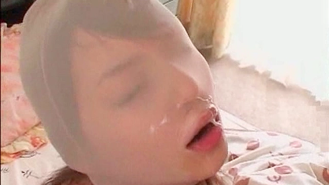 戴面具丝袜的日本妹子奉上露骨口活体验
