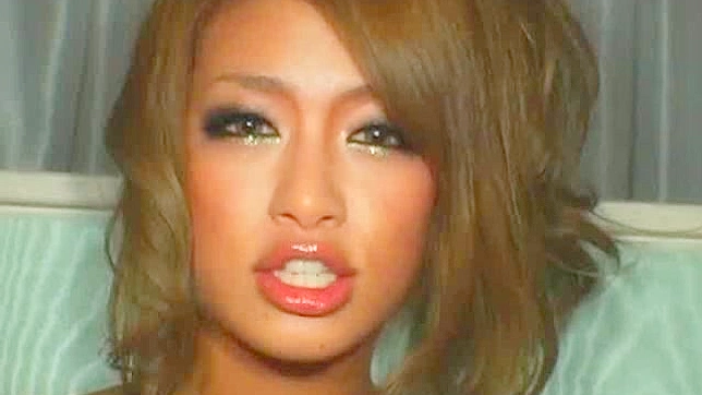 性感日本美女用露骨的脚技迷倒猛男