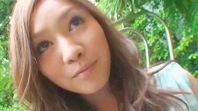 迷人的日本美人激情舔弄爱棒