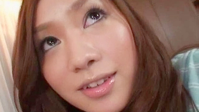 爆裂刺激：狂野手指撕碎日本妹的浓密阴唇