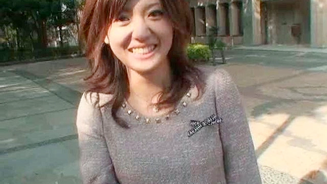 美丽的性感亚洲女孩户外自慰拍摄