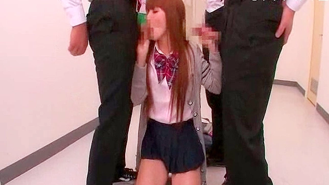 迷人的日本女学生性感口爆体验