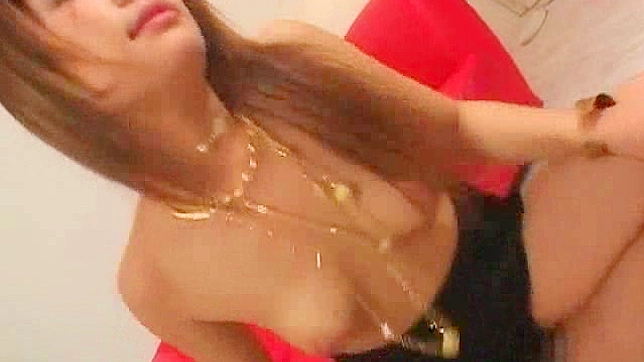 日本少女因毛茸茸的阴唇获得狂野性爱享受