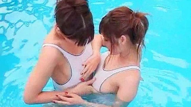 两位日本少女在室内疯狂口交表演