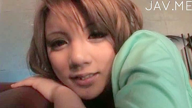 穿着丝袜的亚洲妹子狗式激情碰撞