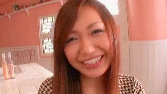 温婉亚洲美人激情吮吸粗壮阳具