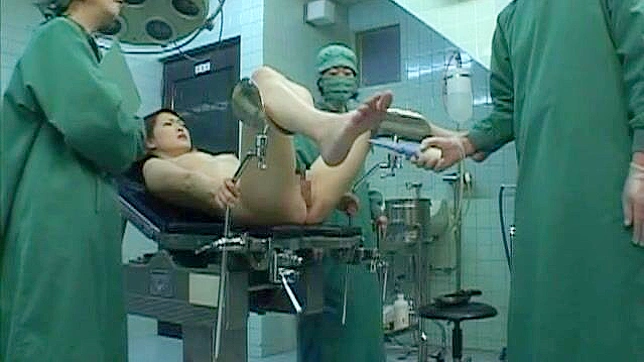 日本熟女护士与医生激情互动视频片段