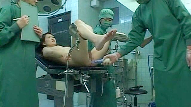 日本熟女护士与医生激情互动视频片段