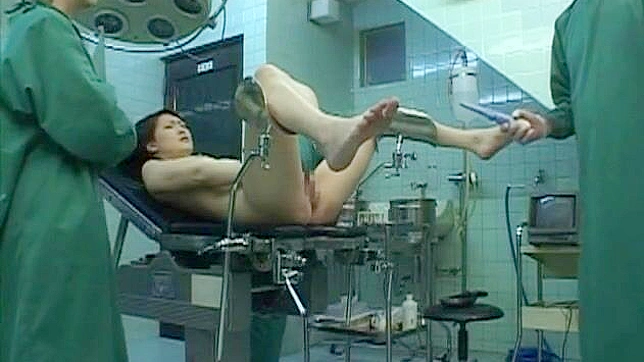 日本熟女护士与医生激情互动视频片段