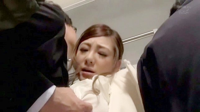 丰满妻子不戴胸罩和内裤，渴望成为变态情人视频