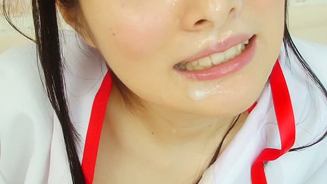 求精液浴的诱人可爱女士视频