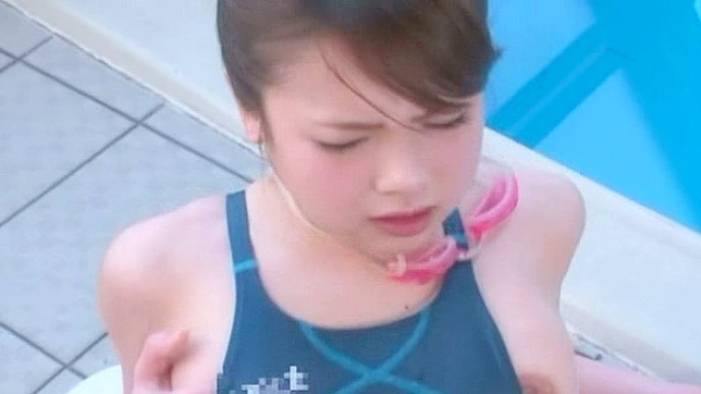 成熟的日本主妇用丰满的乳头背叛软弱丈夫