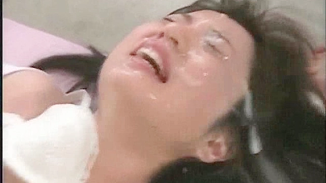 狂野灵活的日本口交女室内喷脸激情体验