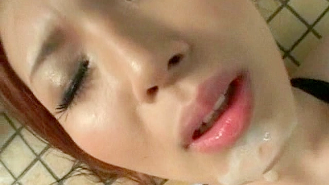 双马尾嫩模激情交媾后接受口水洗礼