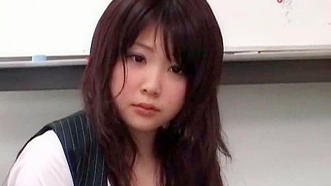 迷人日本女正与男友们进行真实群交体验