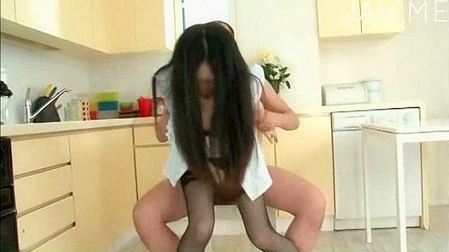 日本美少女口交时被激烈撞击