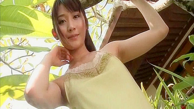 日本小胸美女AV女优户外诱人摆姿