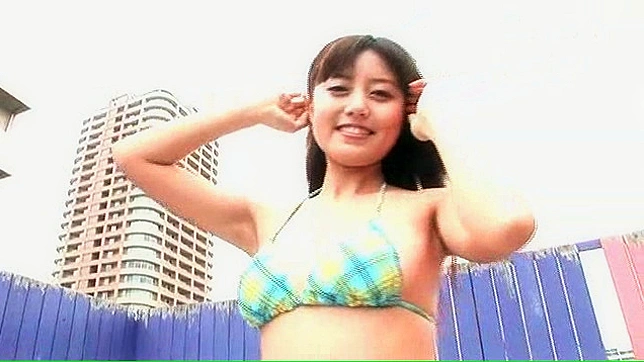 致命诱惑：日本AV女星室内迷人摆拍